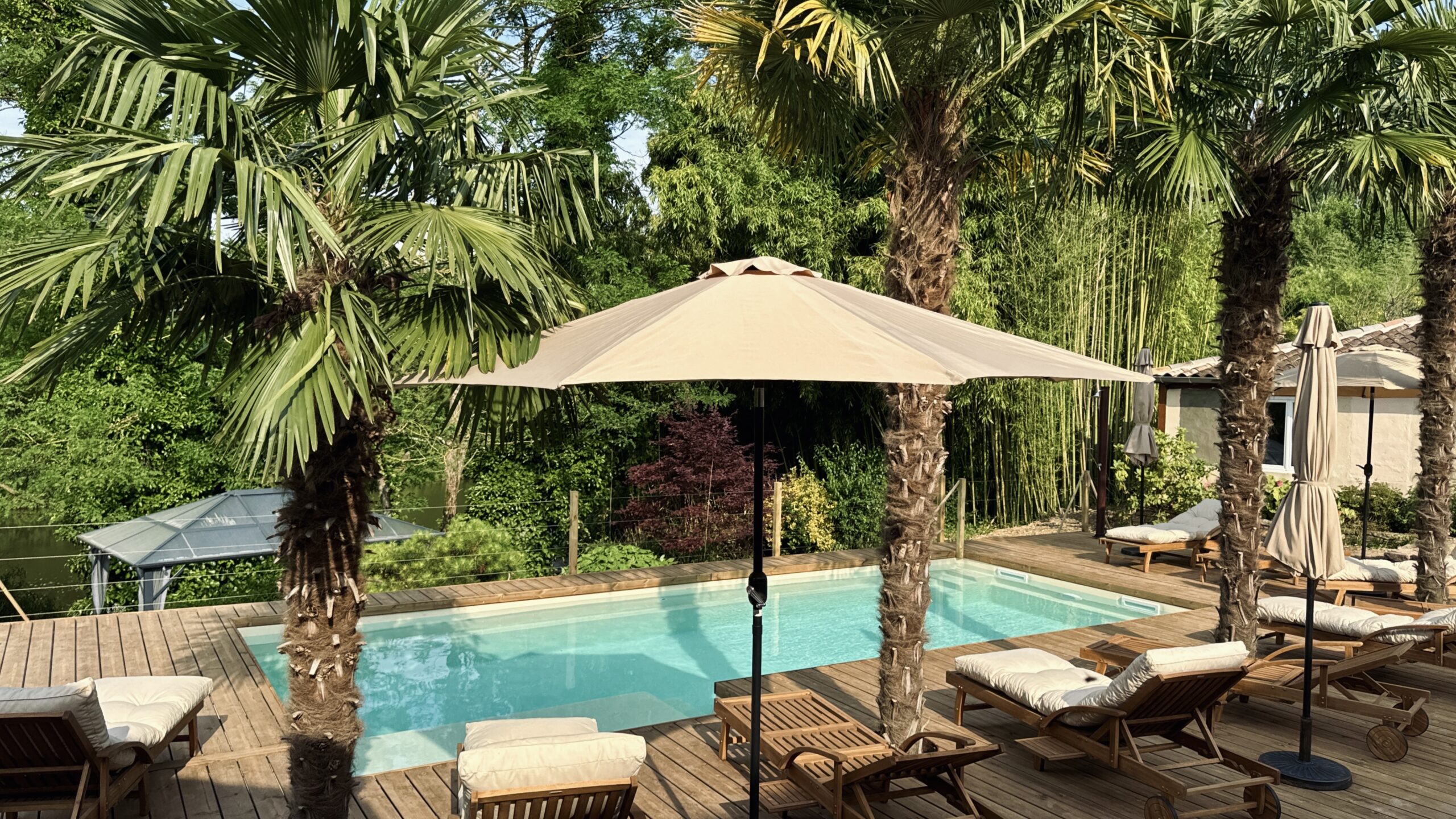 Domaine Kaet - gîtes haut de gamme avec piscine en Bourgogne