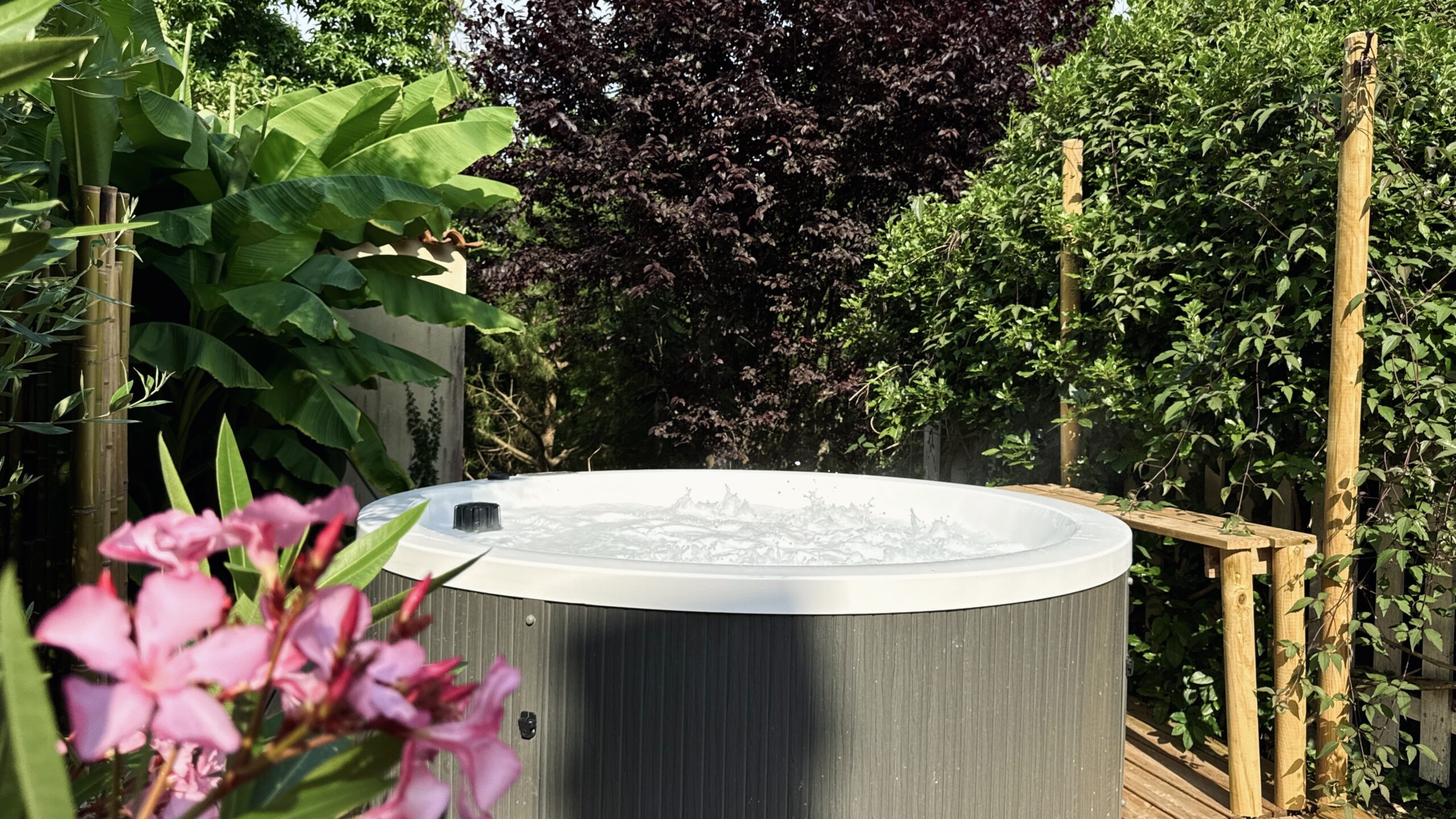 Domaine Kaet - gîtes haut de gamme avec jacuzzi en Bourgogne